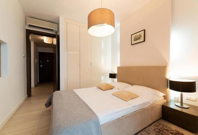 Platinum Towers E Apartments