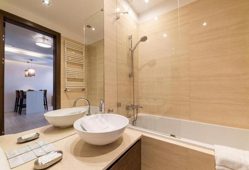 Platinum Towers E Apartments