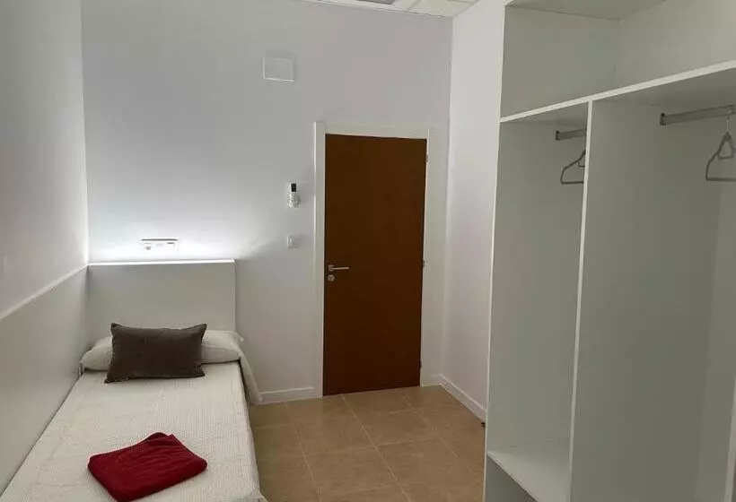 Albergue O Pedrón Hostel & Rooms