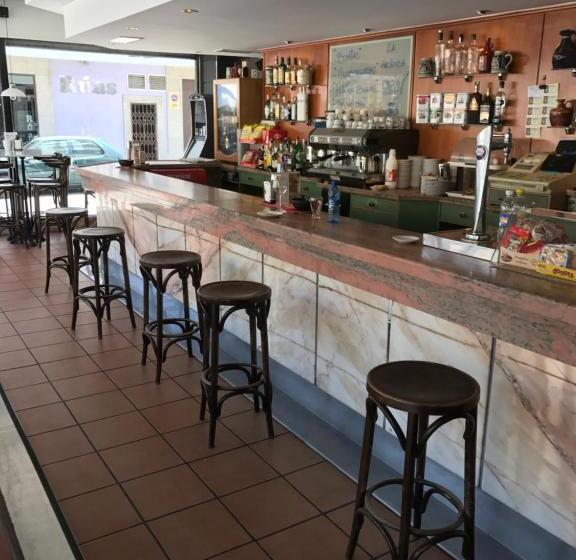 Albergue O Pedrón Hostel & Rooms