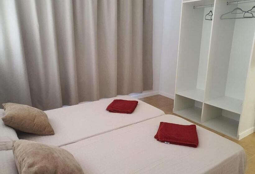 Albergue O Pedrón Hostel & Rooms