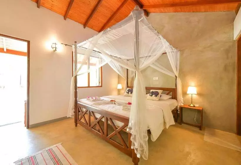 De Silva Palm Resort