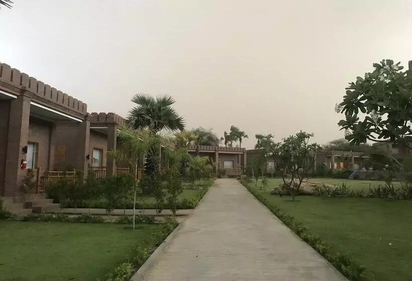 Famous Hotel Bagan 2
