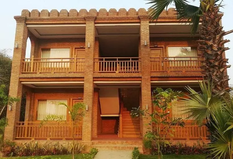 Famous Hotel Bagan 2