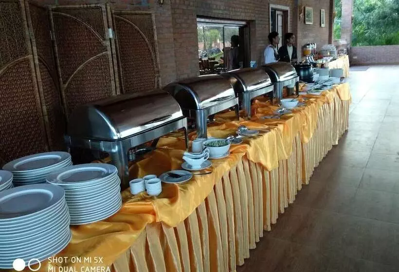Famous Hotel Bagan 2