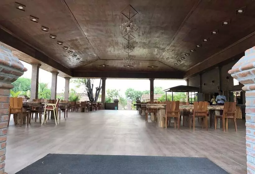 Famous Hotel Bagan 2