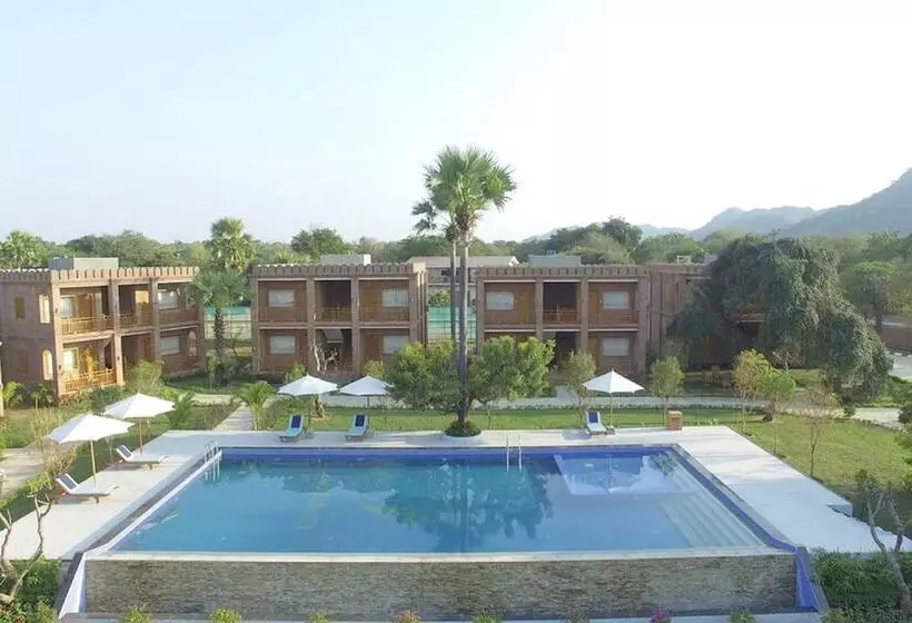 Famous Hotel Bagan 2