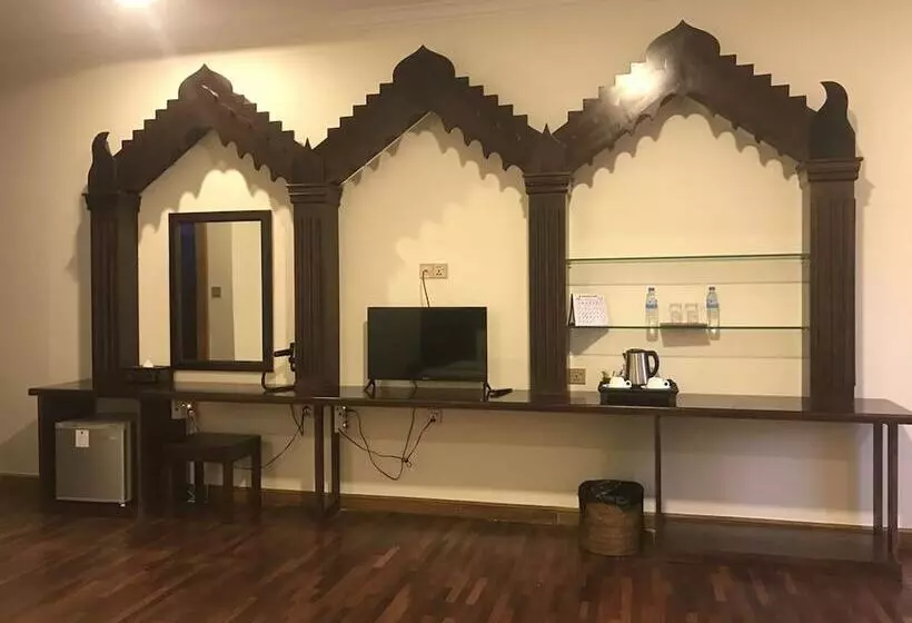 Famous Hotel Bagan 2