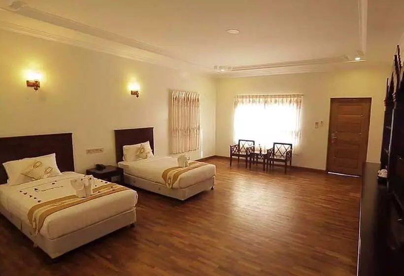 Famous Hotel Bagan 2