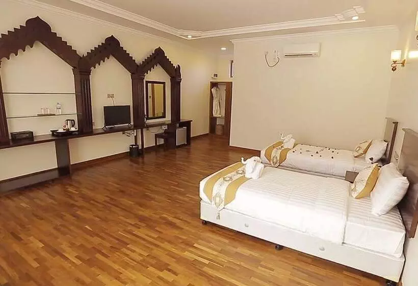 Famous Hotel Bagan 2