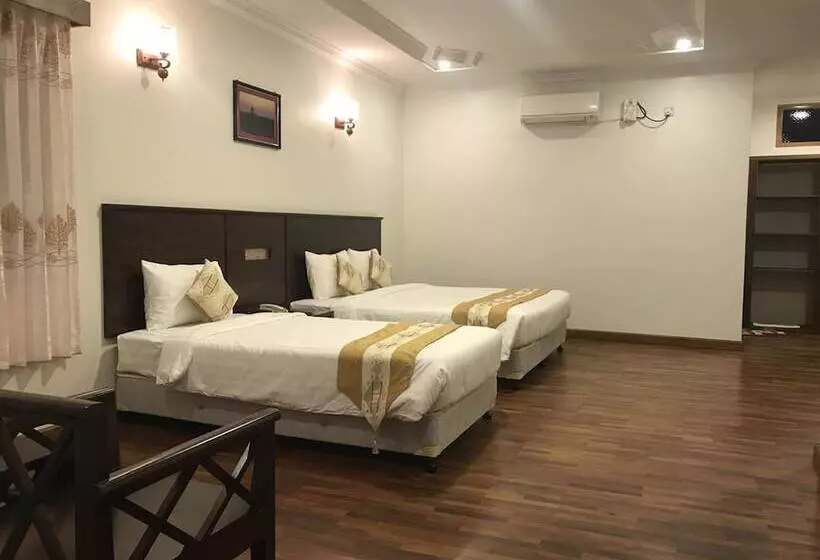 Famous Hotel Bagan 2
