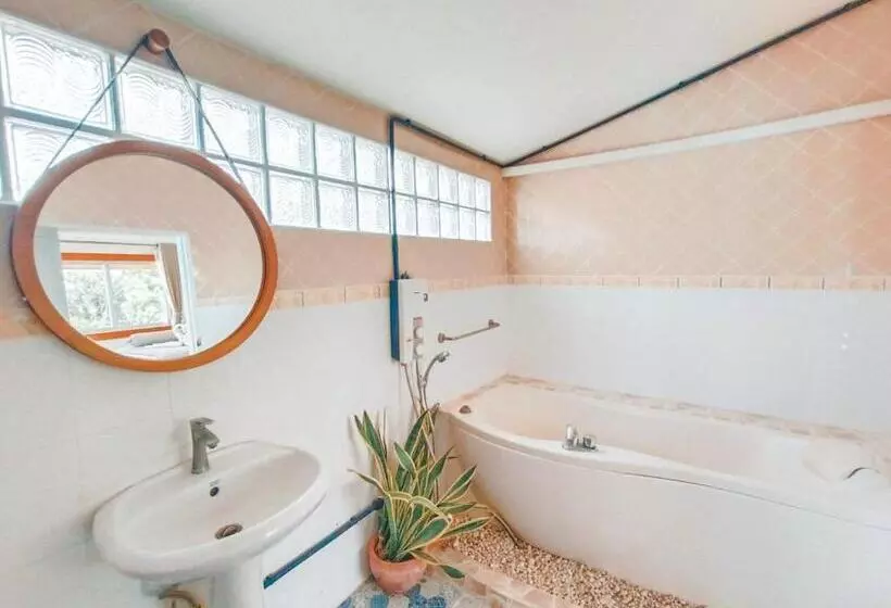 Hotelli Bangsaphan Resort