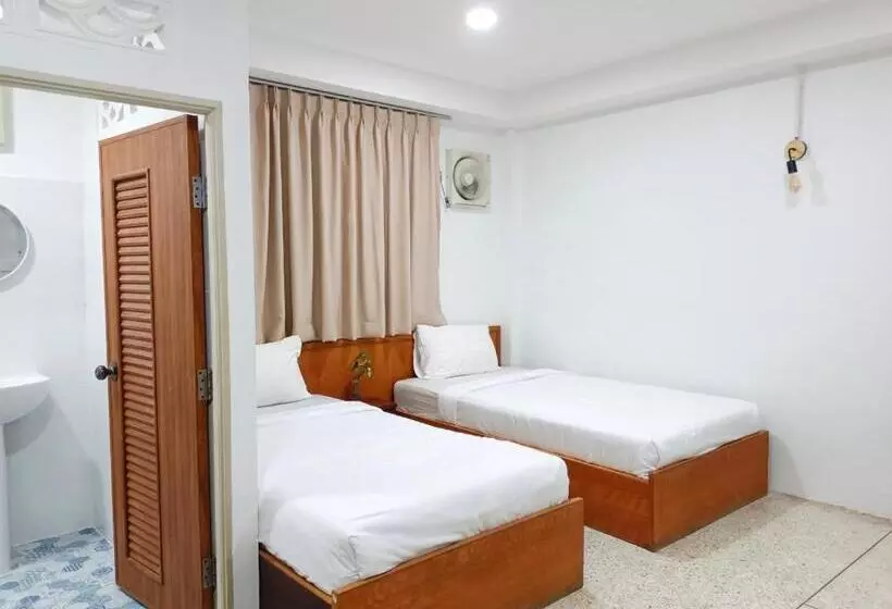 Hotelli Bangsaphan Resort