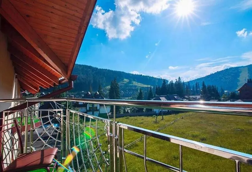 Hotelli Sadyba U Halyny