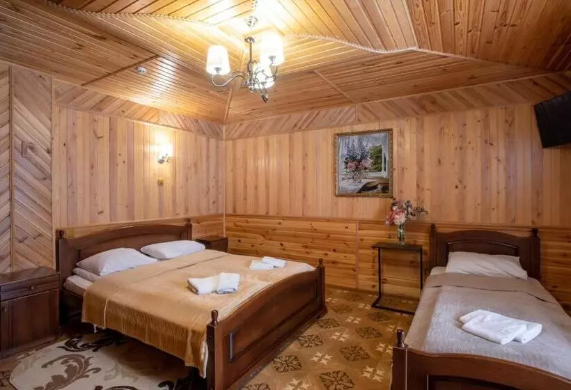 Hotelli Sadyba U Halyny