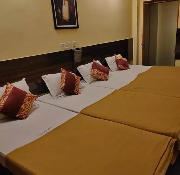 ホテル Swathisri Residency