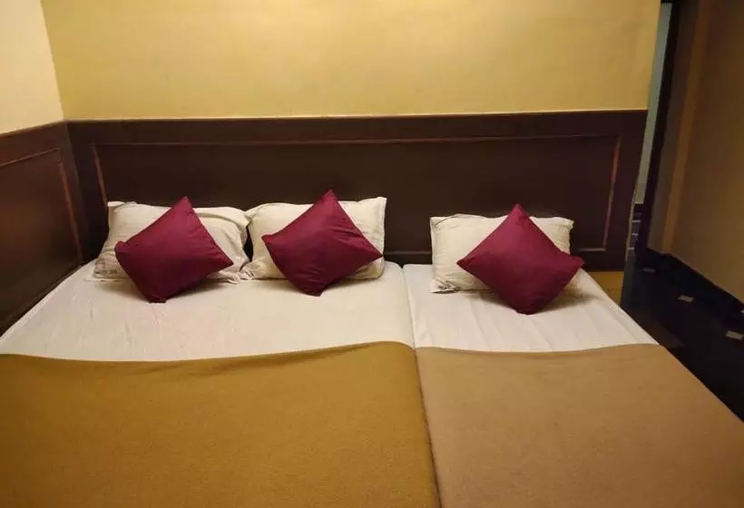 ホテル Swathisri Residency