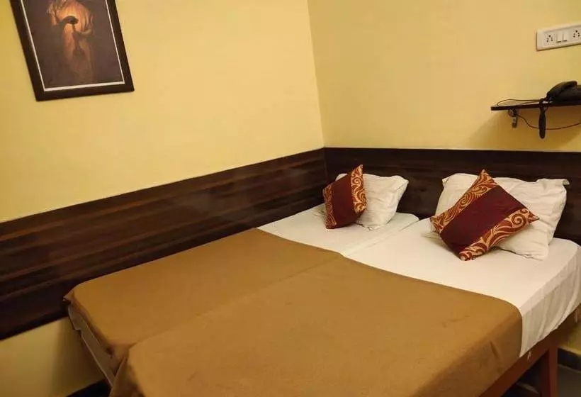 ホテル Swathisri Residency