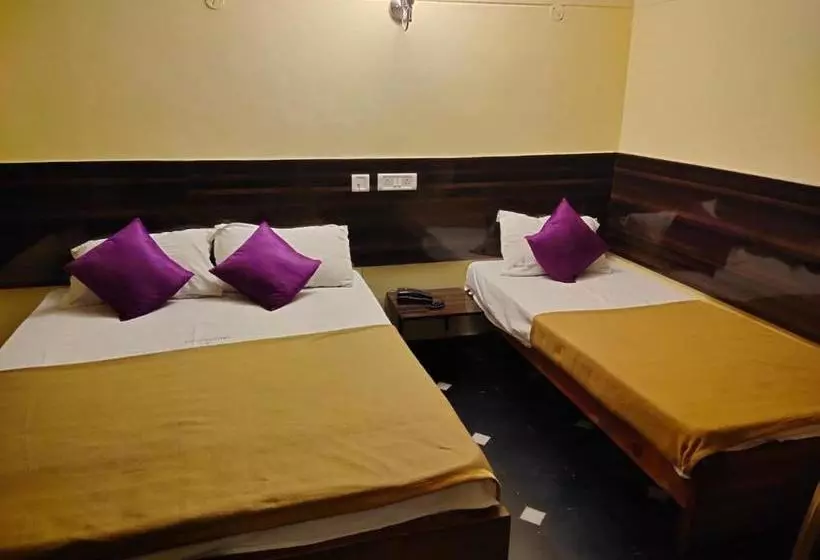ホテル Swathisri Residency