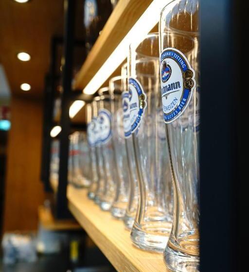 Pensió Zum Schwarzen Ross Und Gutmann Zur Post