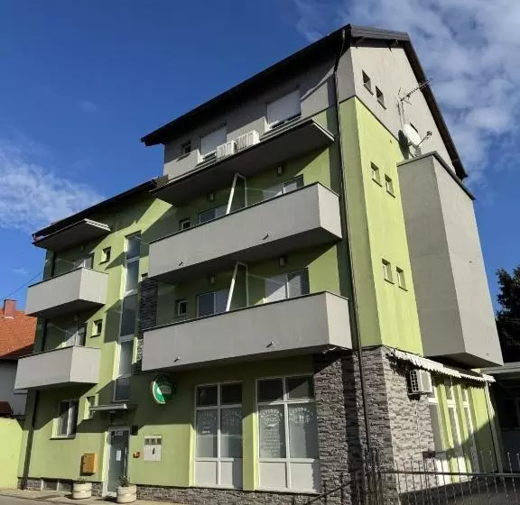 Aamiaismajoitus (B&B) Pansion Komfor Fitea