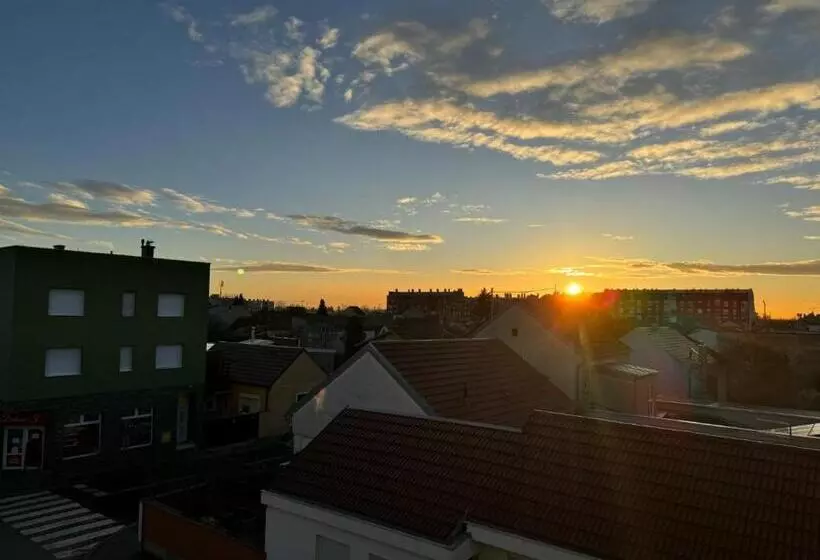 Aamiaismajoitus (B&B) Pansion Komfor Fitea