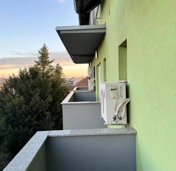 Aamiaismajoitus (B&B) Pansion Komfor Fitea