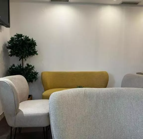 Aamiaismajoitus (B&B) Pansion Komfor Fitea