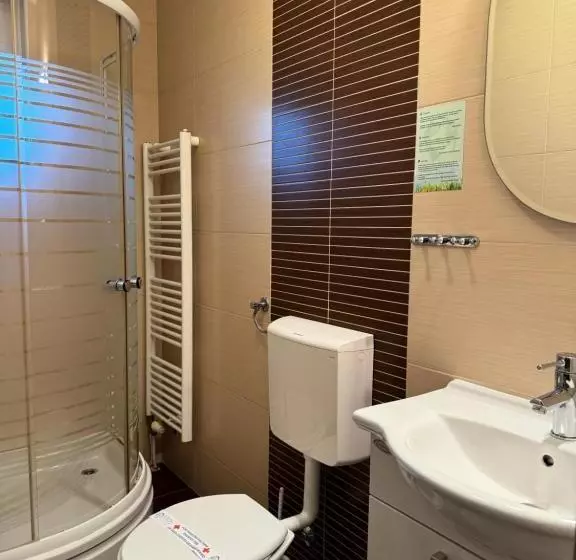 Aamiaismajoitus (B&B) Pansion Komfor Fitea