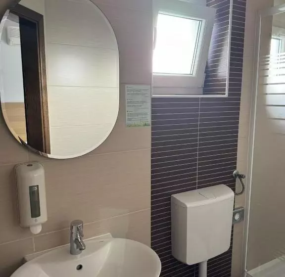 Aamiaismajoitus (B&B) Pansion Komfor Fitea