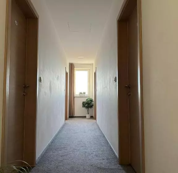 Aamiaismajoitus (B&B) Pansion Komfor Fitea