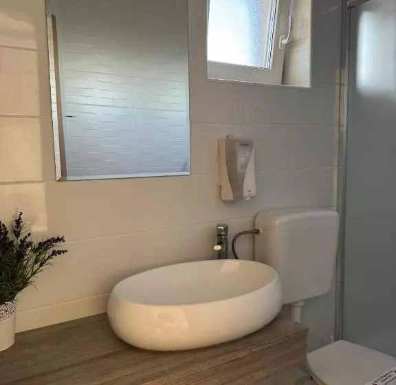 Aamiaismajoitus (B&B) Pansion Komfor Fitea