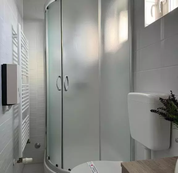 Aamiaismajoitus (B&B) Pansion Komfor Fitea