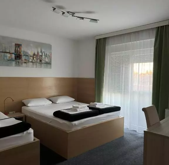 Aamiaismajoitus (B&B) Pansion Komfor Fitea