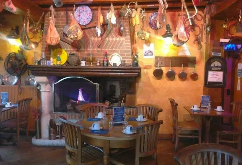 هتل La Taverne Des Deux Augustins