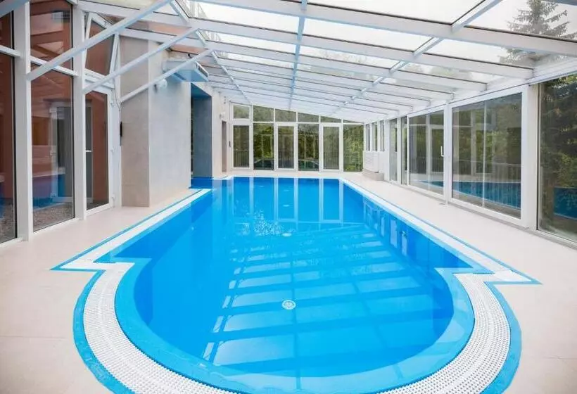 Hotelli Luxury Spa & Wellness Vila Valaška