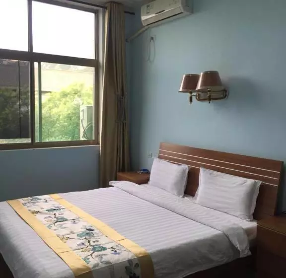 Huashan International Youth Hostel