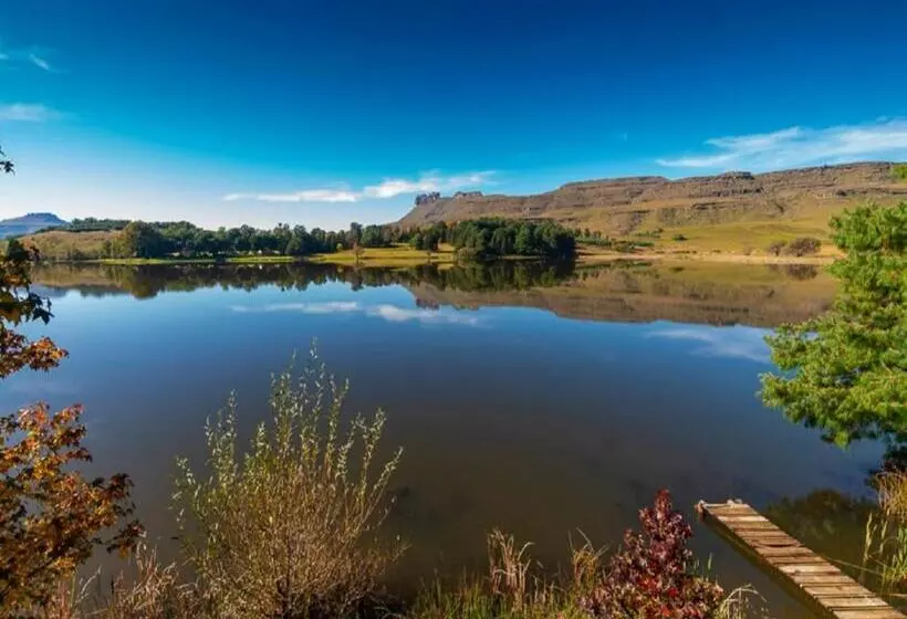 Lomakeskus Lake Naverone Holiday Cottages