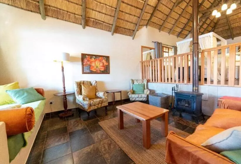 Lomakeskus Lake Naverone Holiday Cottages