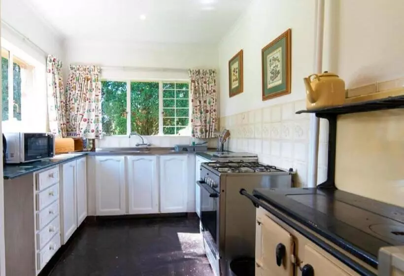 Lomakeskus Lake Naverone Holiday Cottages