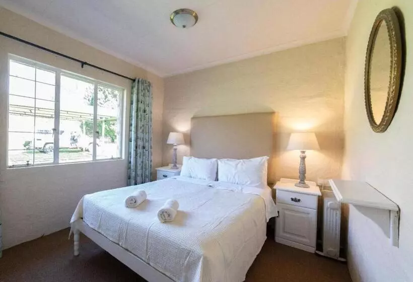 Lomakeskus Lake Naverone Holiday Cottages