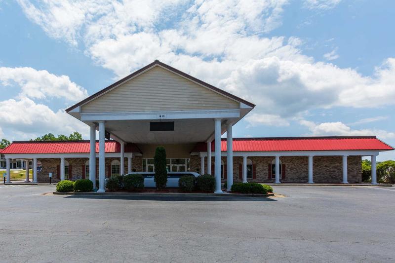 酒店 Orangeburg Inn & Suites