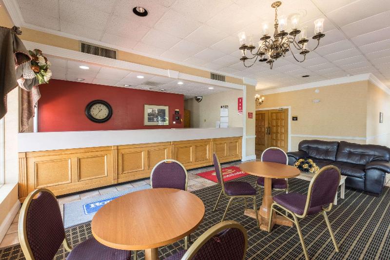 酒店 Orangeburg Inn & Suites