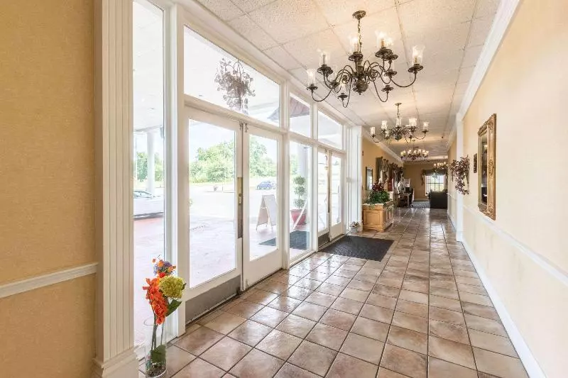 בית מלון כפרי Orangeburg Inn & Suites