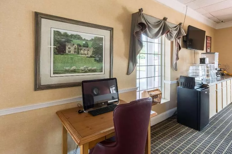 בית מלון כפרי Orangeburg Inn & Suites