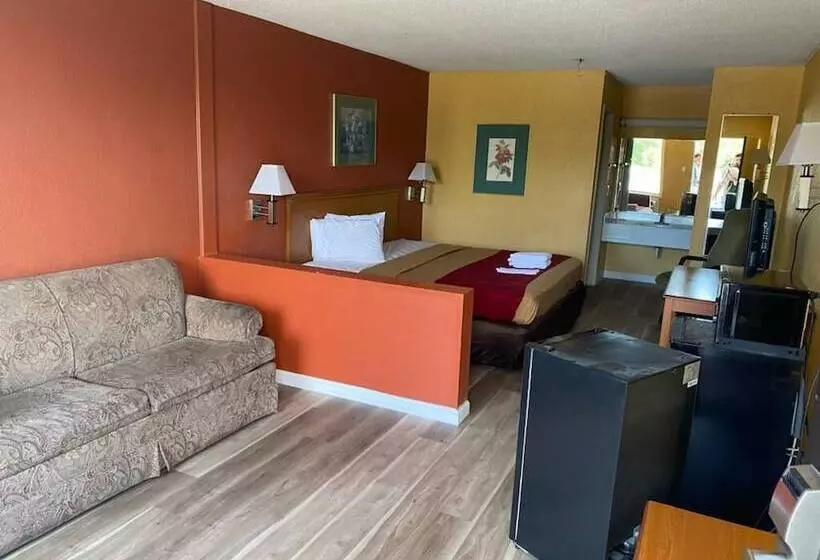 בית מלון כפרי Orangeburg Inn & Suites