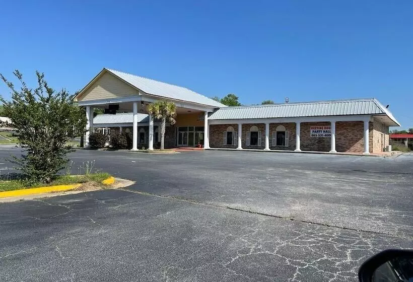 בית מלון כפרי Orangeburg Inn & Suites