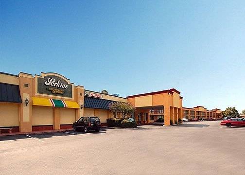 Hotel Econo Lodge Choice S I 95 Savannah Gateway 24 Hour Fitness Center On Site Guest Laundry On Site Perk