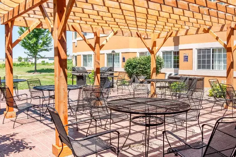 ホテル Mainstay Suites Dubuque At Hwy 20