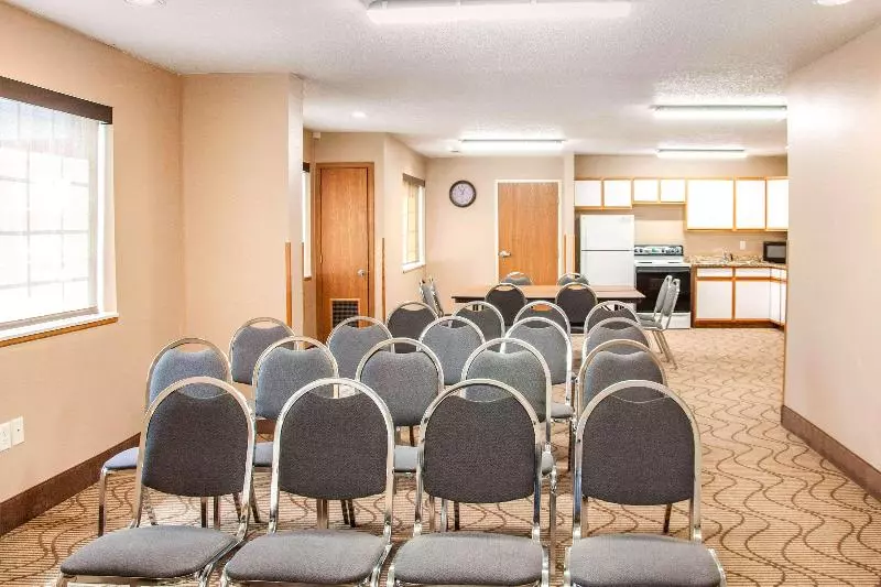 ホテル Mainstay Suites Dubuque At Hwy 20
